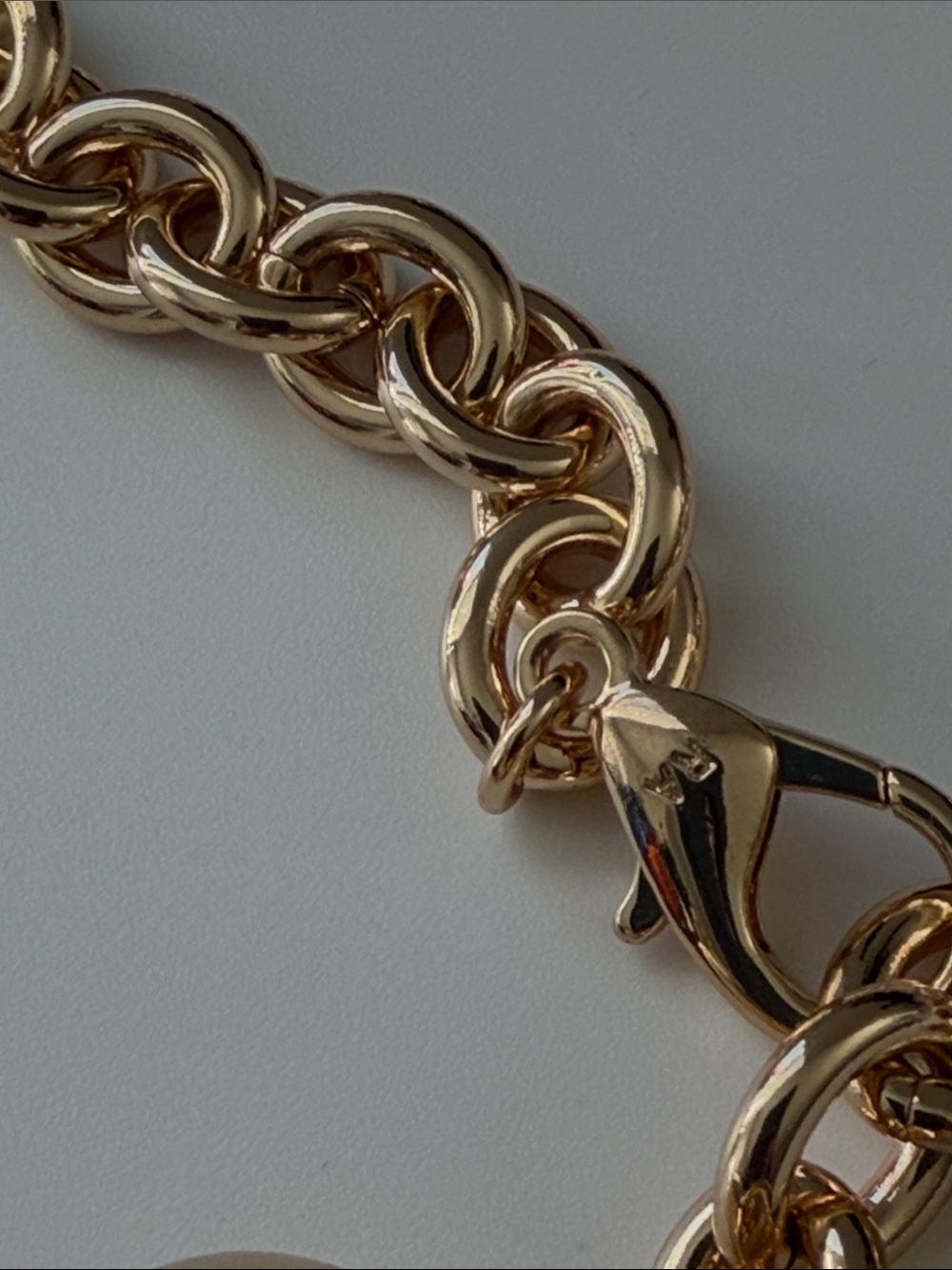 NWOT Roxanne Assoulin puffy heart shiny Gold necklace - Picture 3 of 3